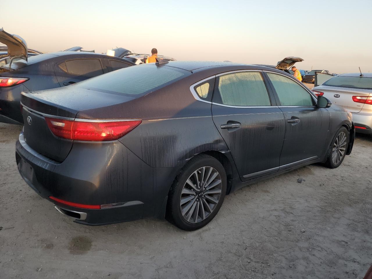 KNALB4J15J5123848 2018 Kia Cadenza Premium