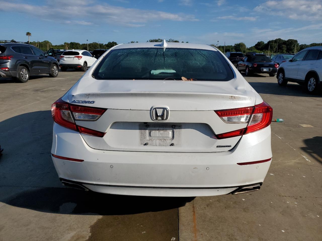 1HGCV1F90JA125393 2018 Honda Accord Touring