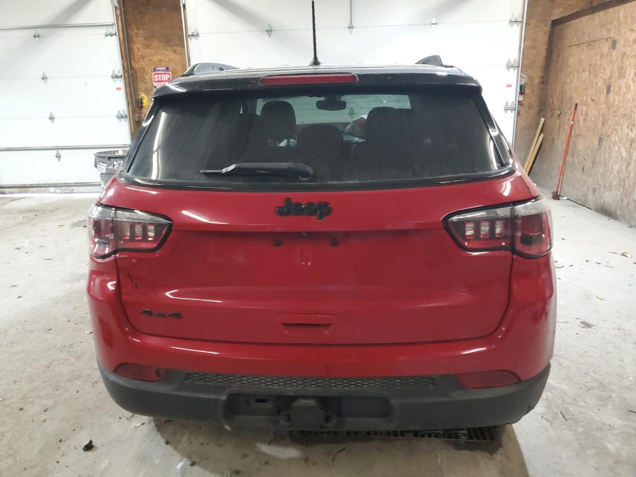 2018 Jeep Compass Latitude VIN: 3C4NJDBB9JT304196 Lot: 75204064