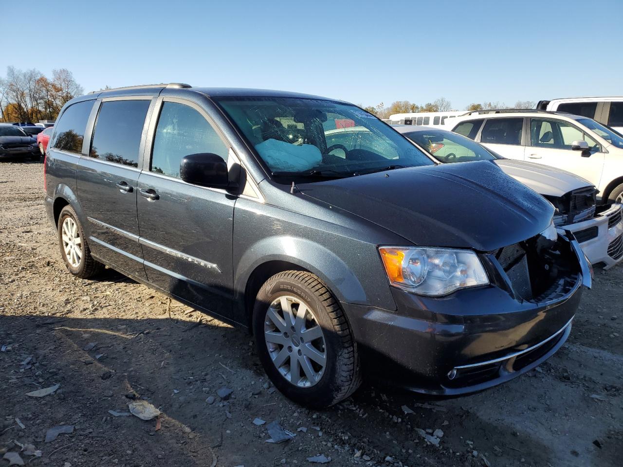 2014 Chrysler Town & Country - Image 4