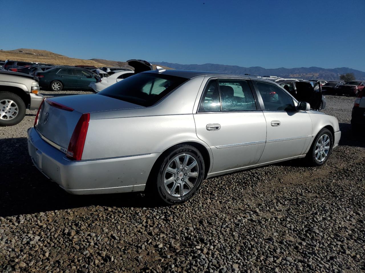 2009 Cadillac DTS - Image 3