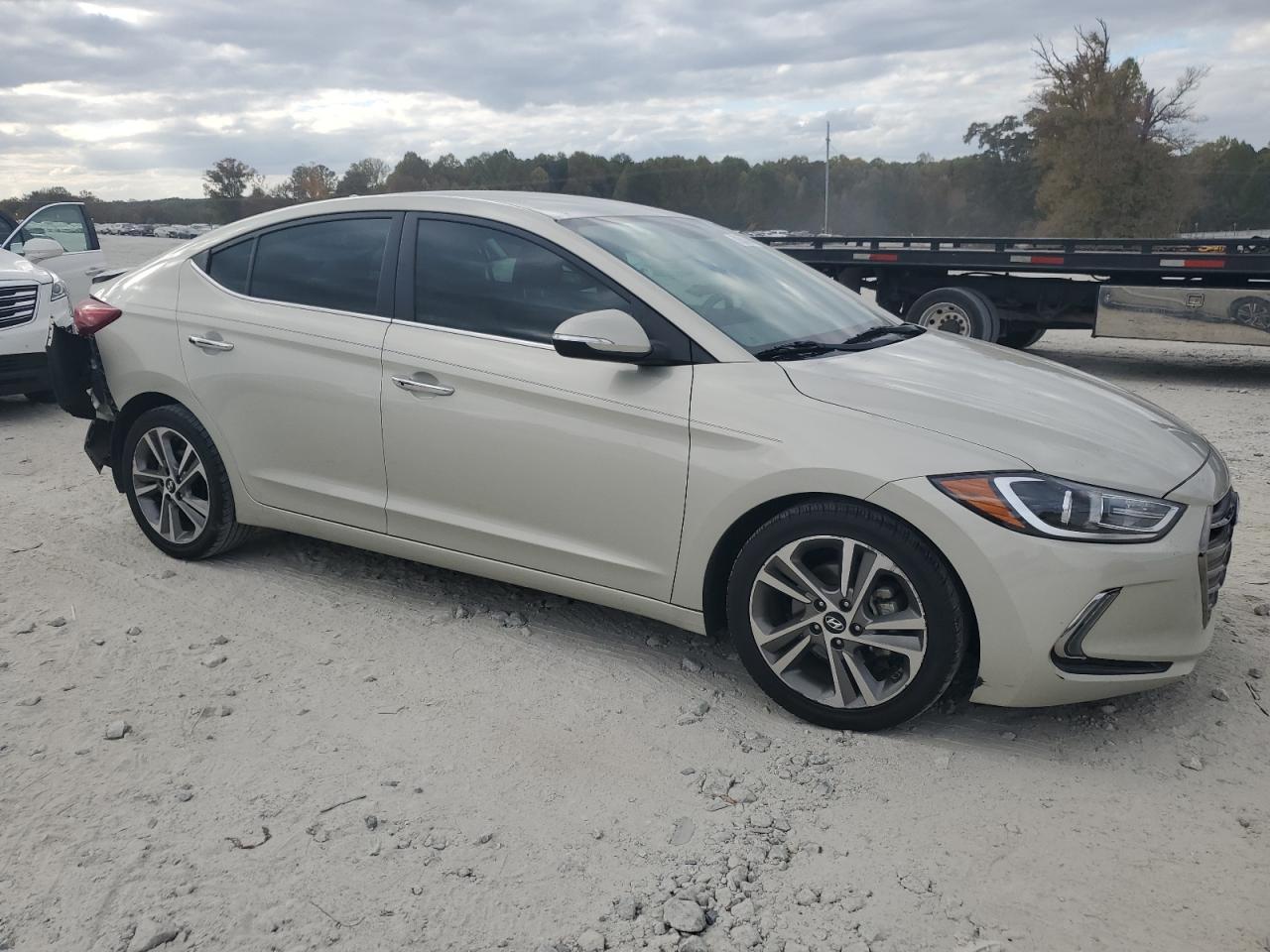 2017 Hyundai Elantra - Image 4