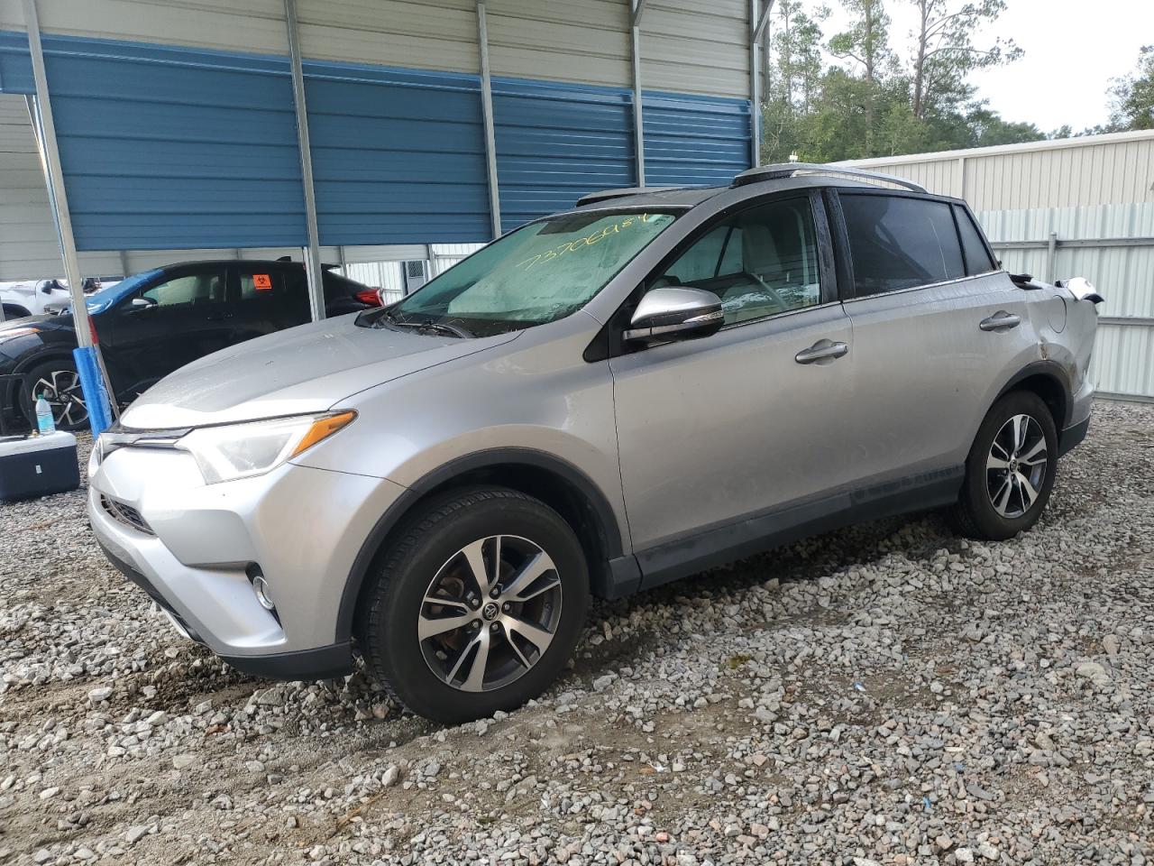 2T3WFREV7GW273427 2016 TOYOTA RAV 4 - Image 1