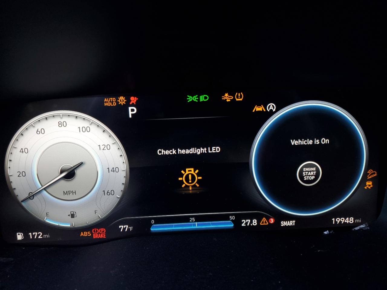 2022 Hyundai Santa Fe - Image 9