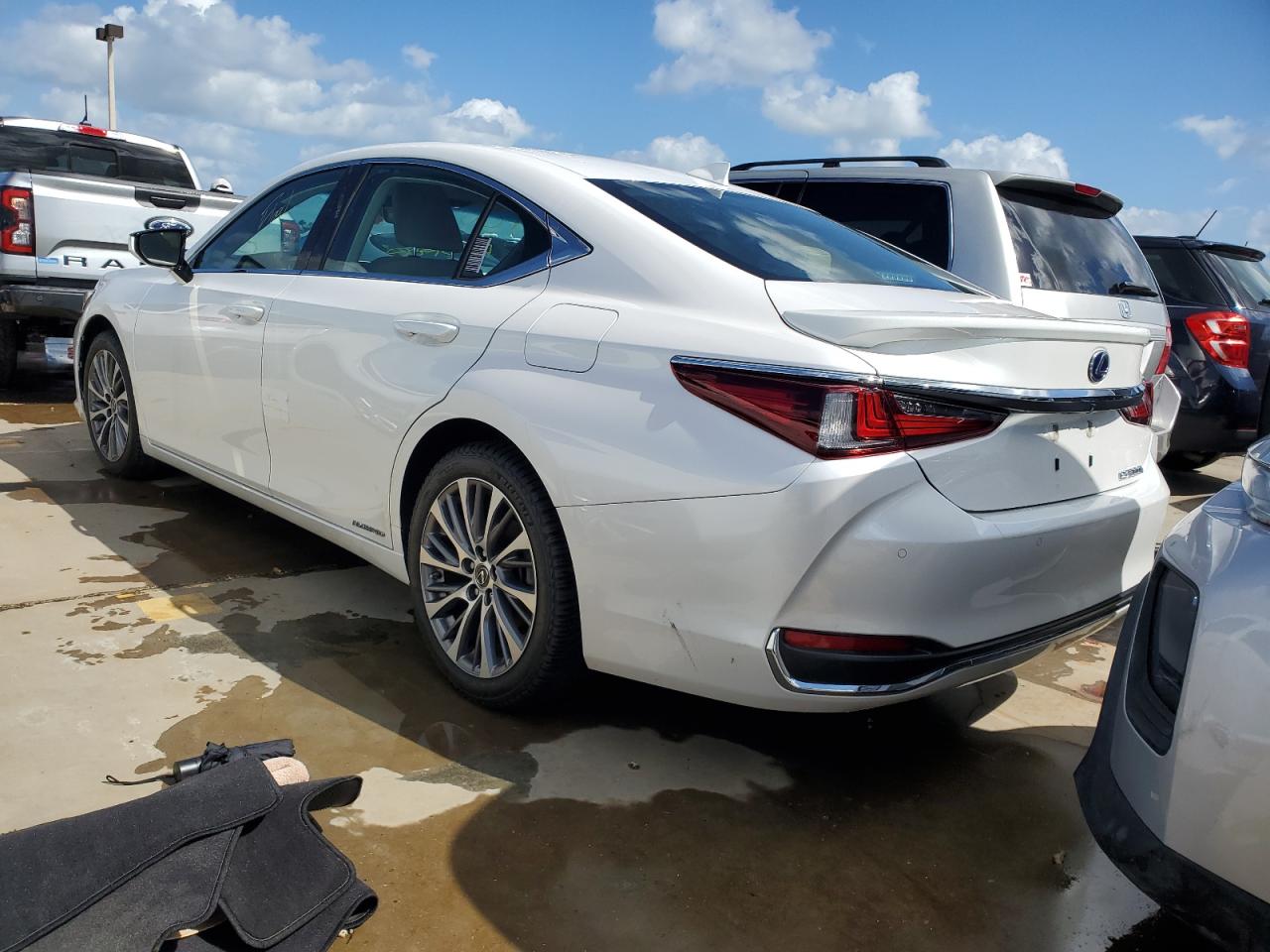 2020 Lexus ES - Image 2