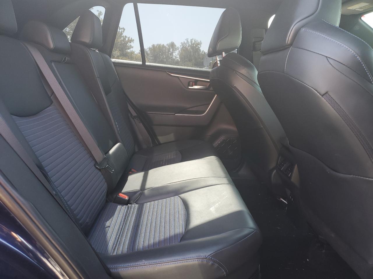 2019 Toyota RAV 4 - Image 11