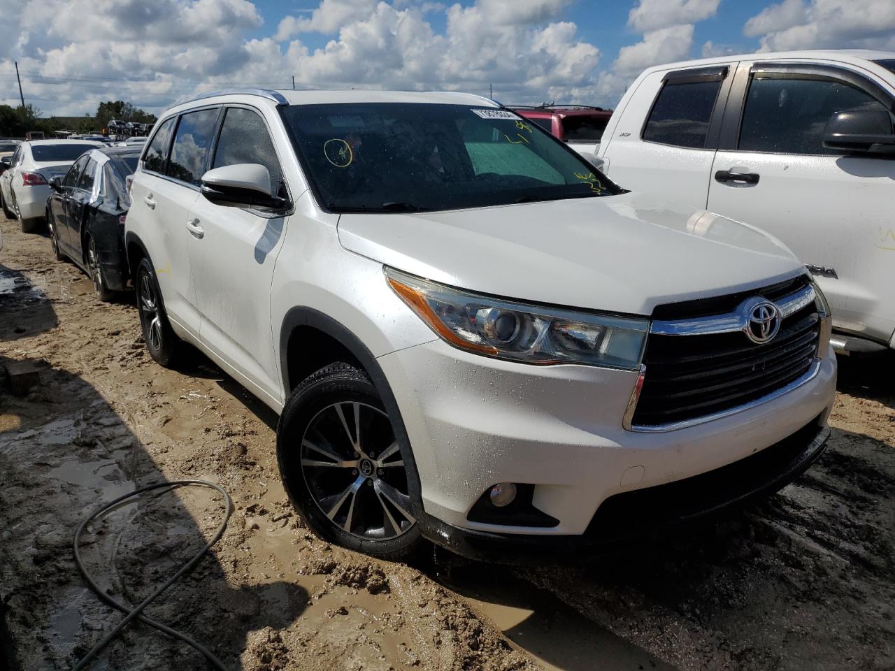 5TDKKRFH3GS165892 2016 Toyota Highlander Xle