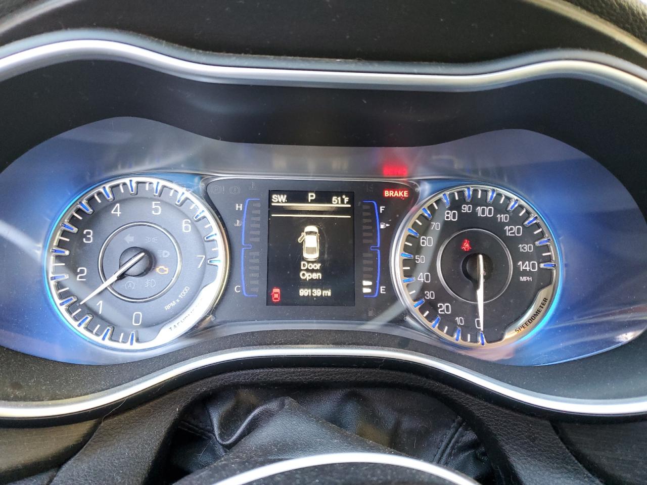 2015 Chrysler 200 - Image 9