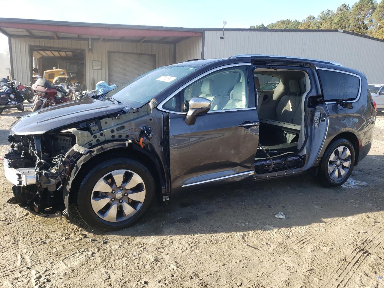 2018 Chrysler Pacifica - Image 1