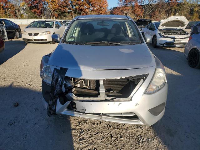  NISSAN VERSA 2018 Silver