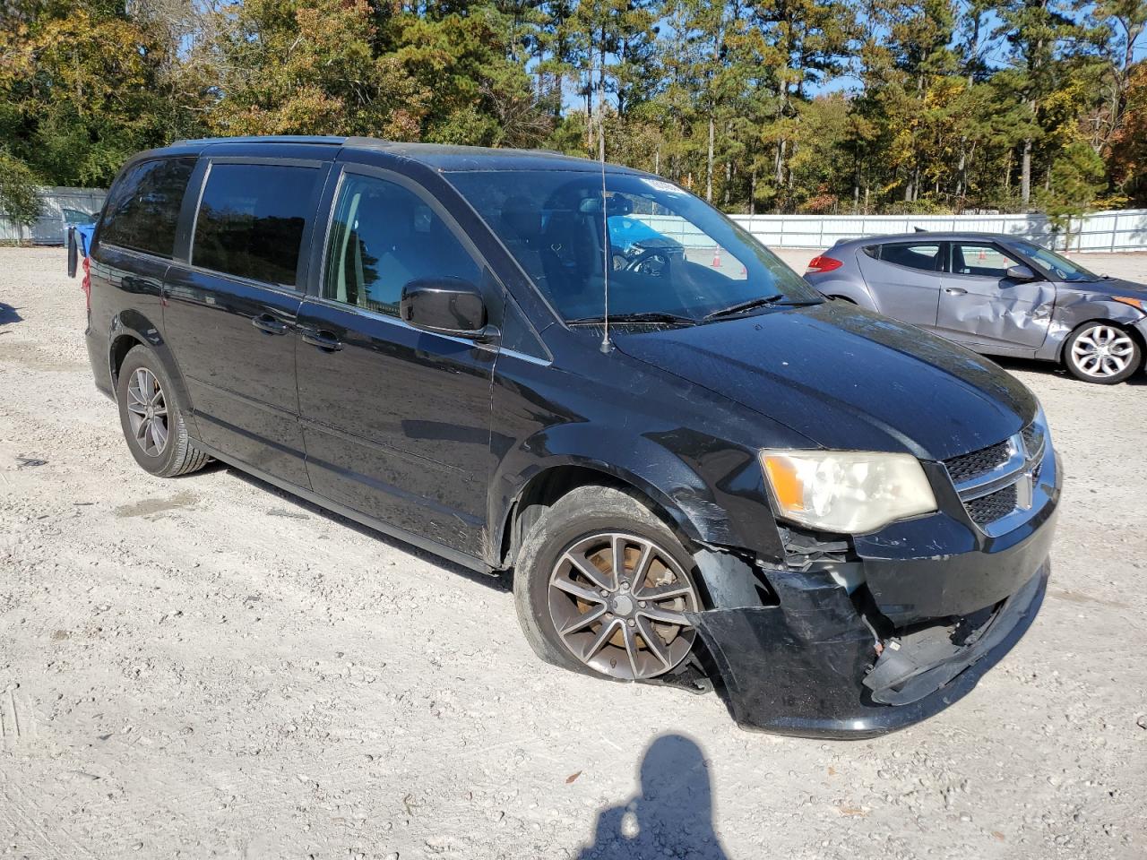 2017 Dodge Caravan - Image 4