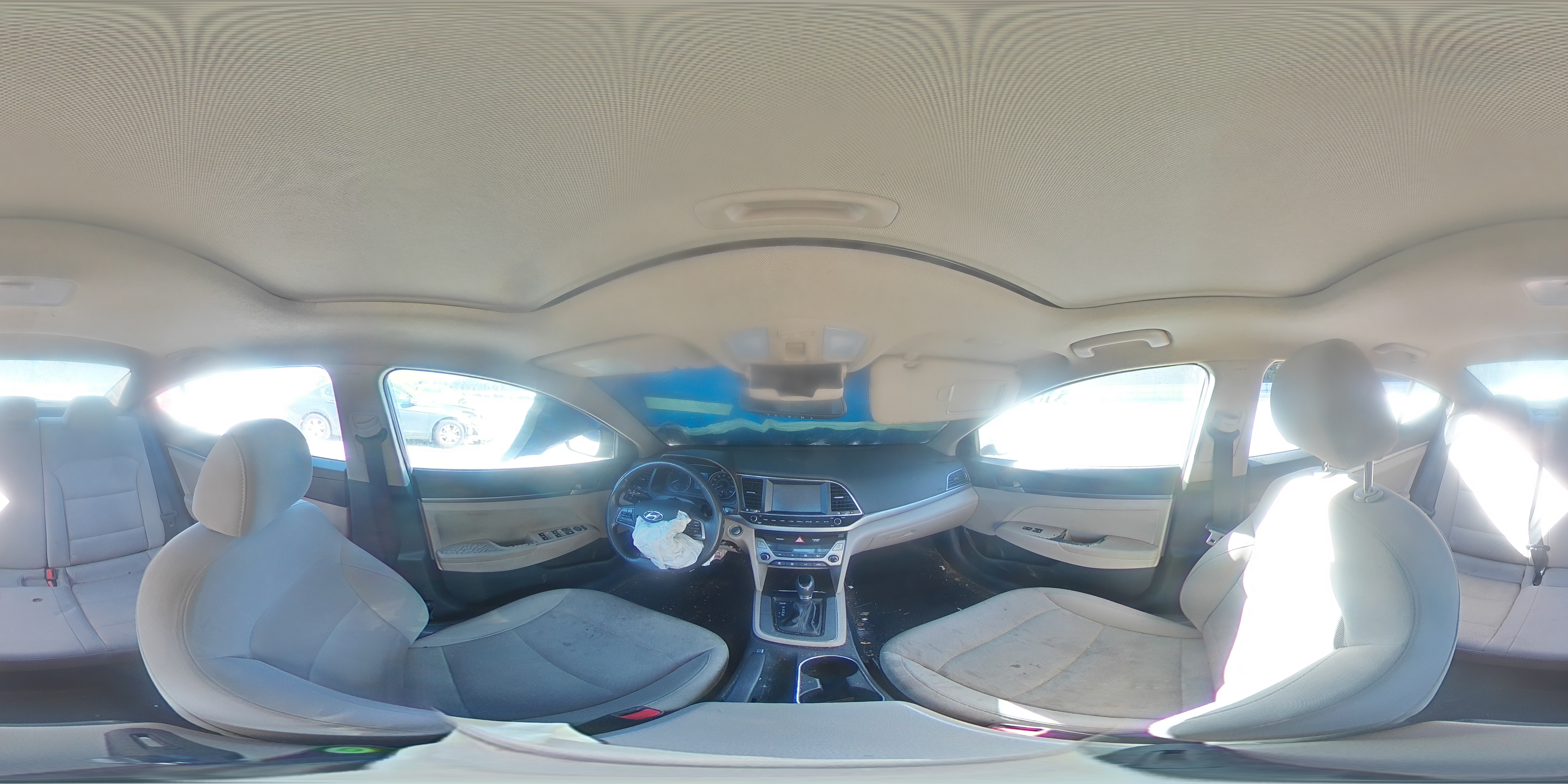 2018 Hyundai Elantra - Image 13