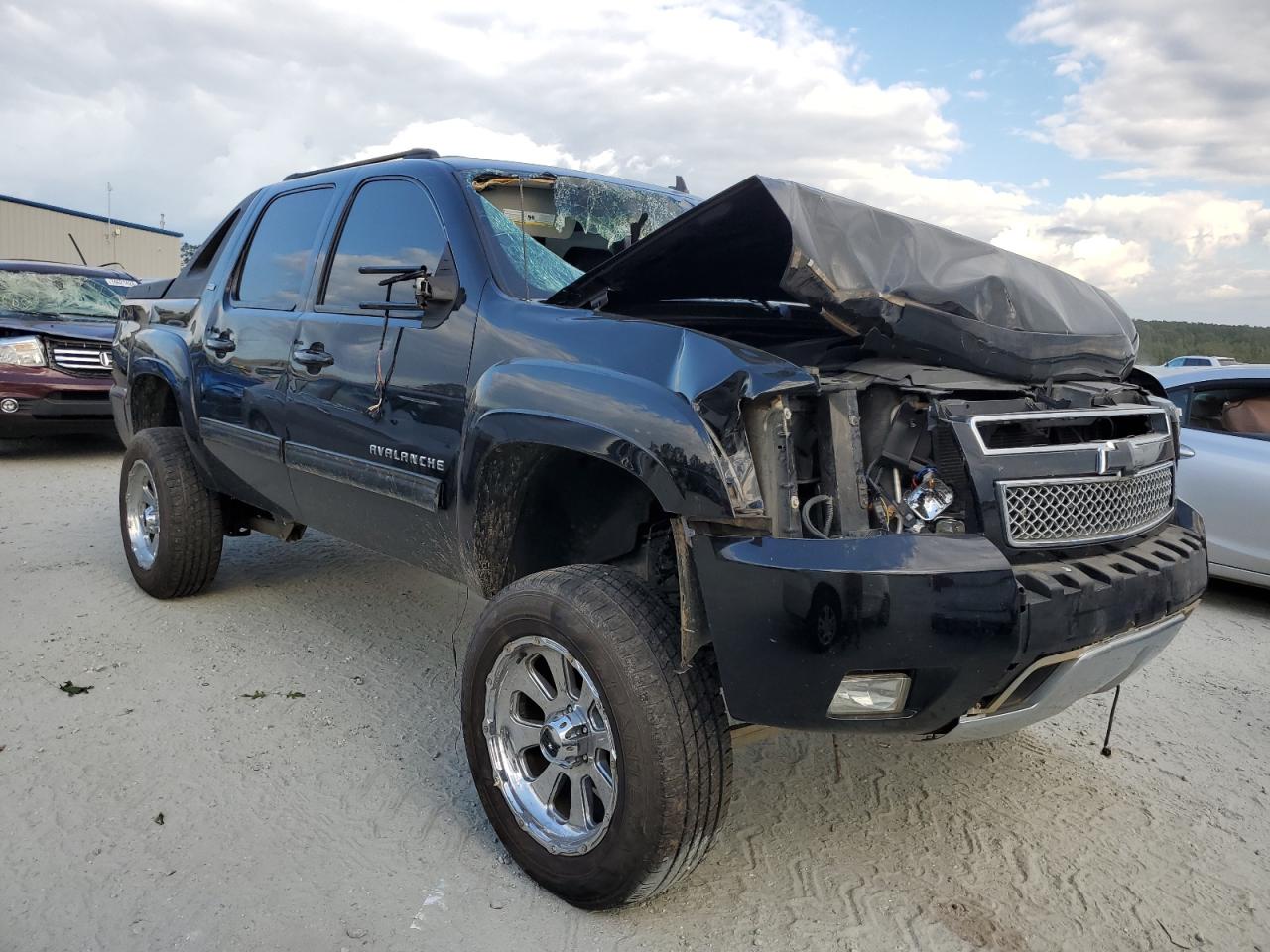 2012 Chevrolet Avalanche - Image 4