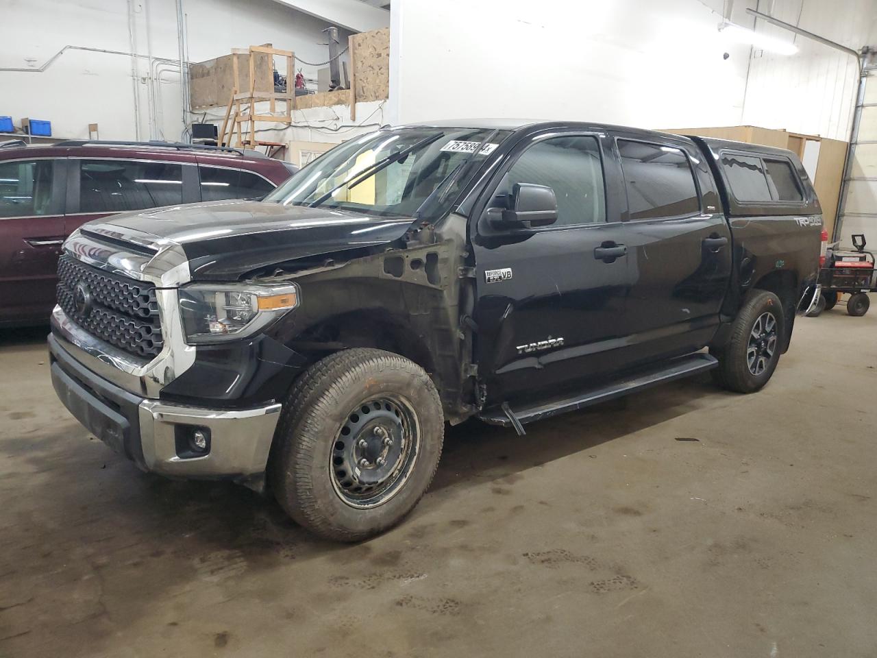 5TFDY5F13JX728170 2018 Toyota Tundra Crewmax Sr5