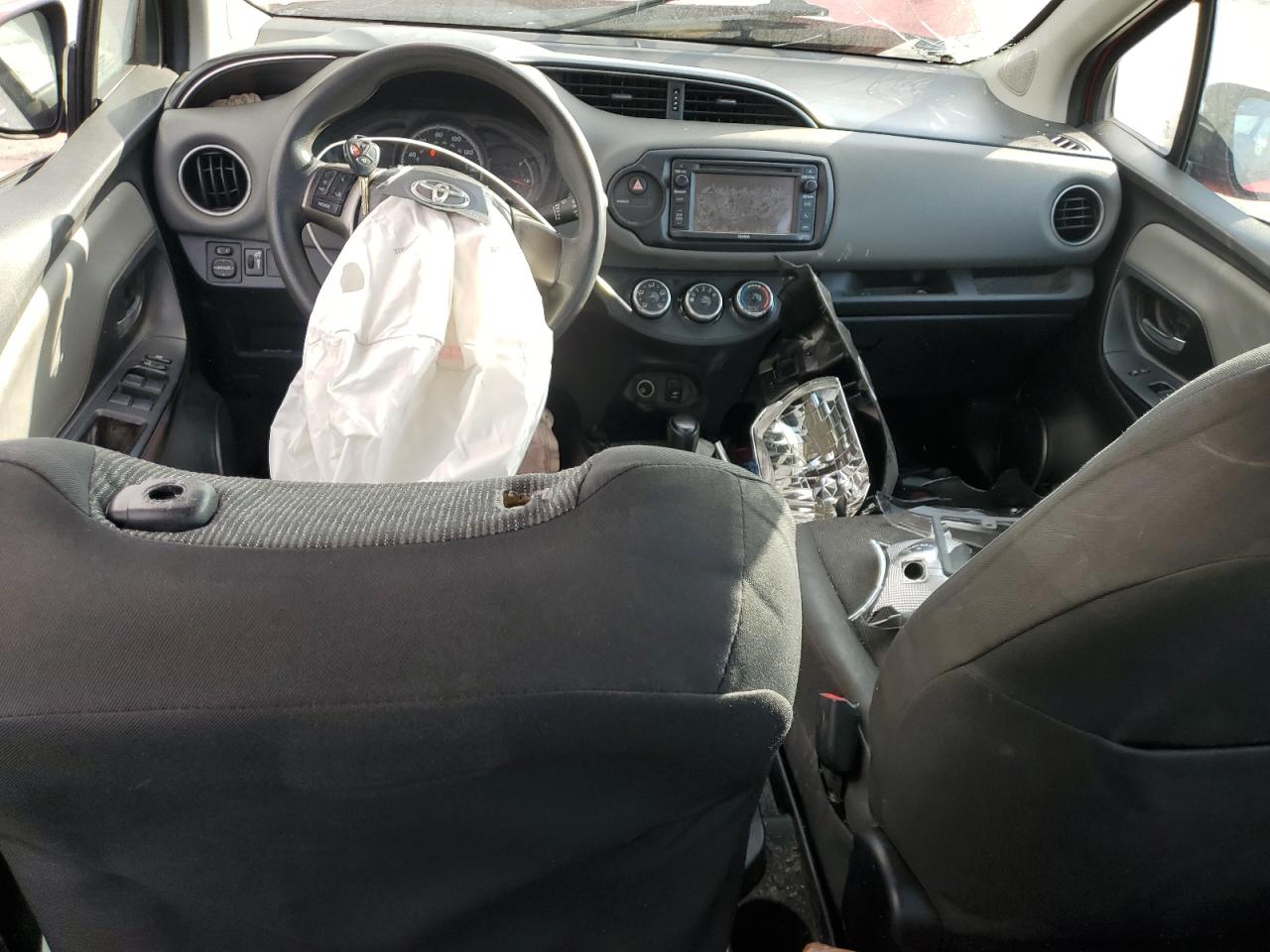 2015 Toyota Yaris - Image 8