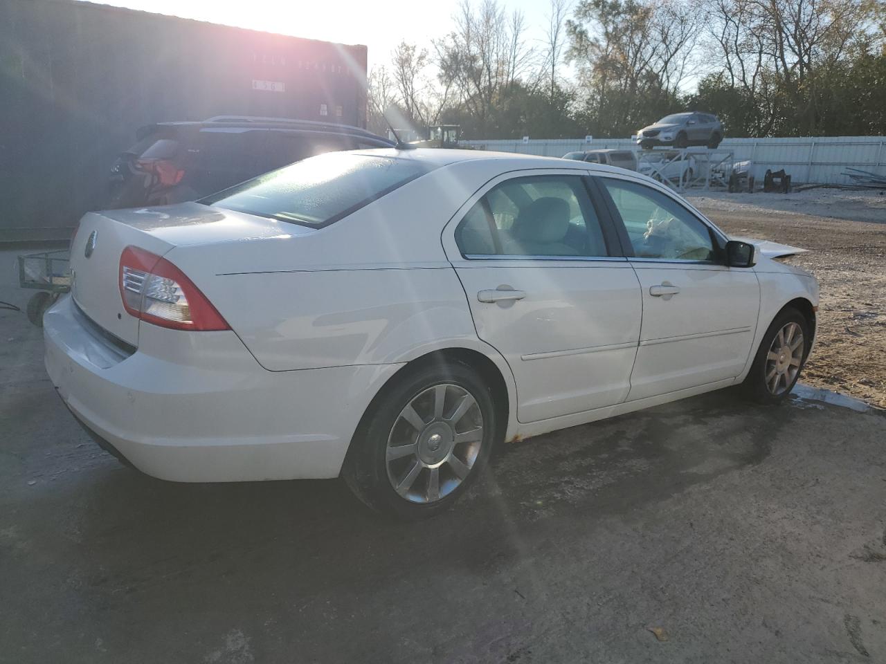 2009 Mercury Milan - Image 3
