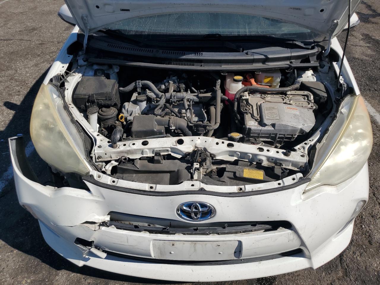 2013 Toyota Prius - Image 13