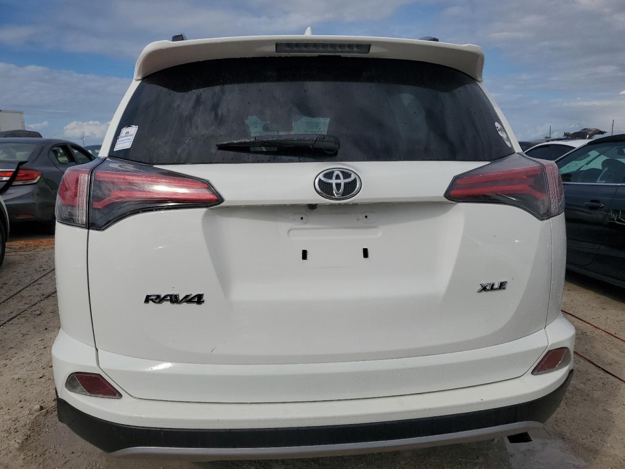 2018 Toyota RAV 4 - Image 6