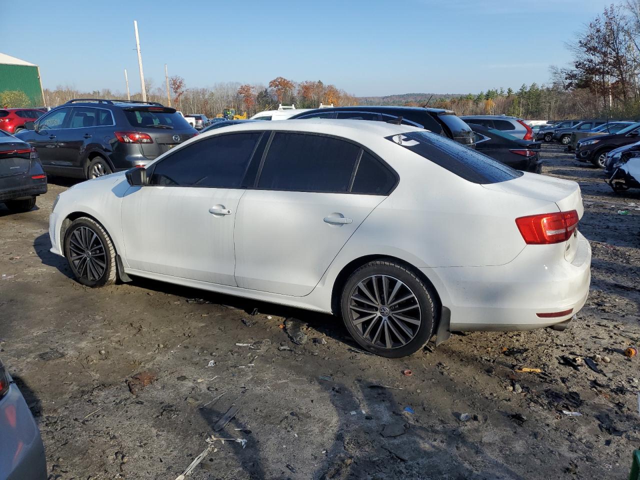 2015 Volkswagen Jetta - Image 2