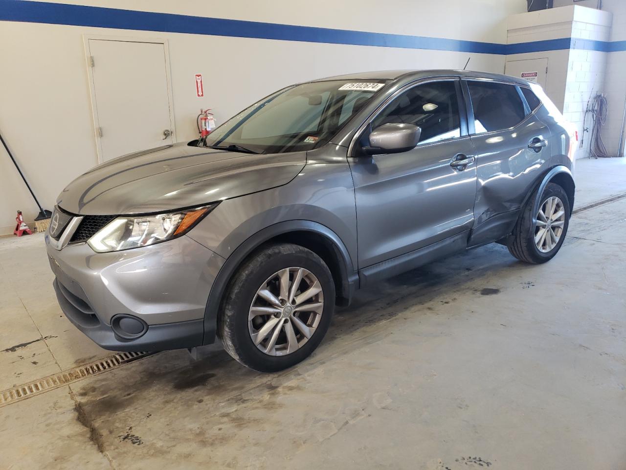 JN1BJ1CP0JW500455 2018 NISSAN ROGUE - Image 1