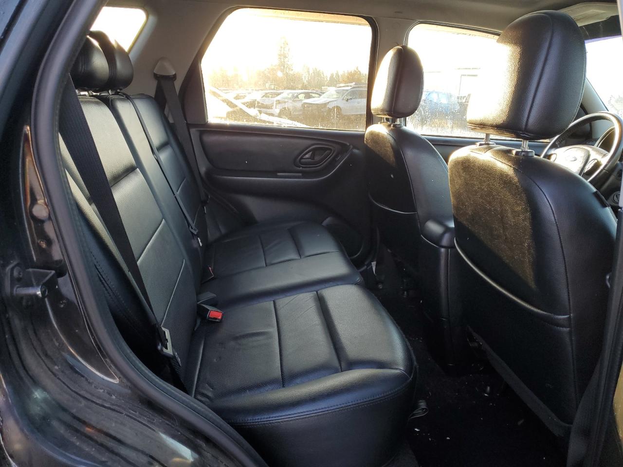 2007 Ford Escape - Image 11
