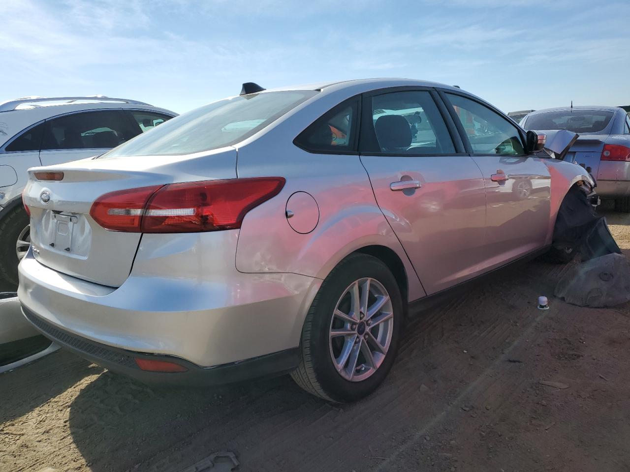 VIN 1FADP3F23GL205107 2016 FORD FOCUS no.3