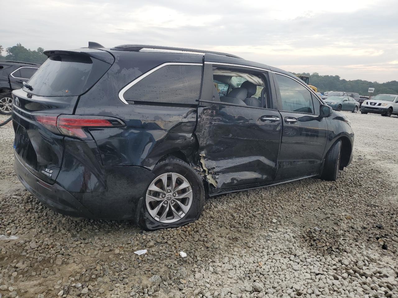 2022 Toyota Sienna - Image 3