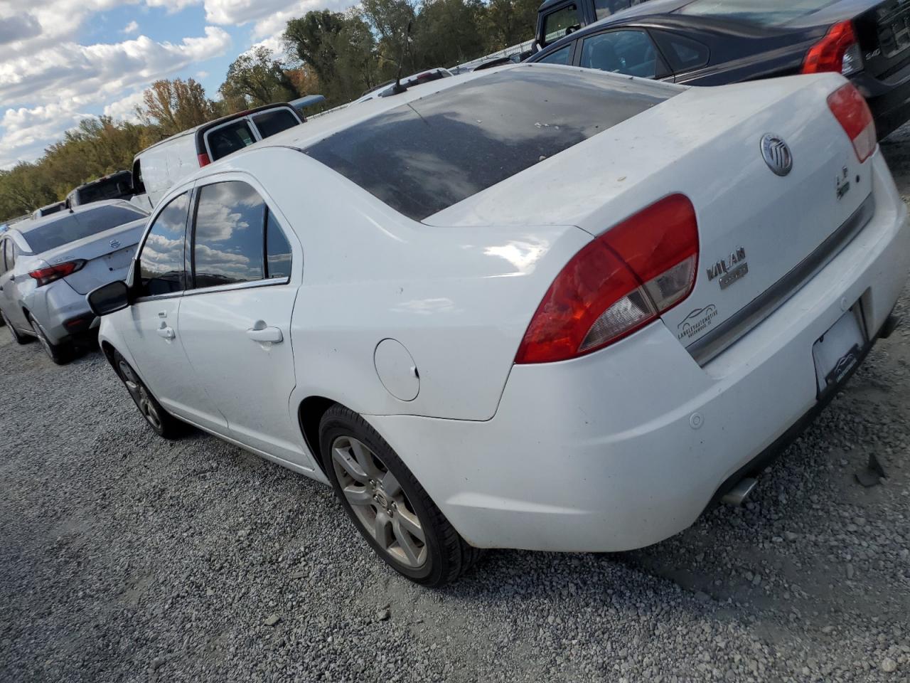 2010 Mercury Milan - Image 2