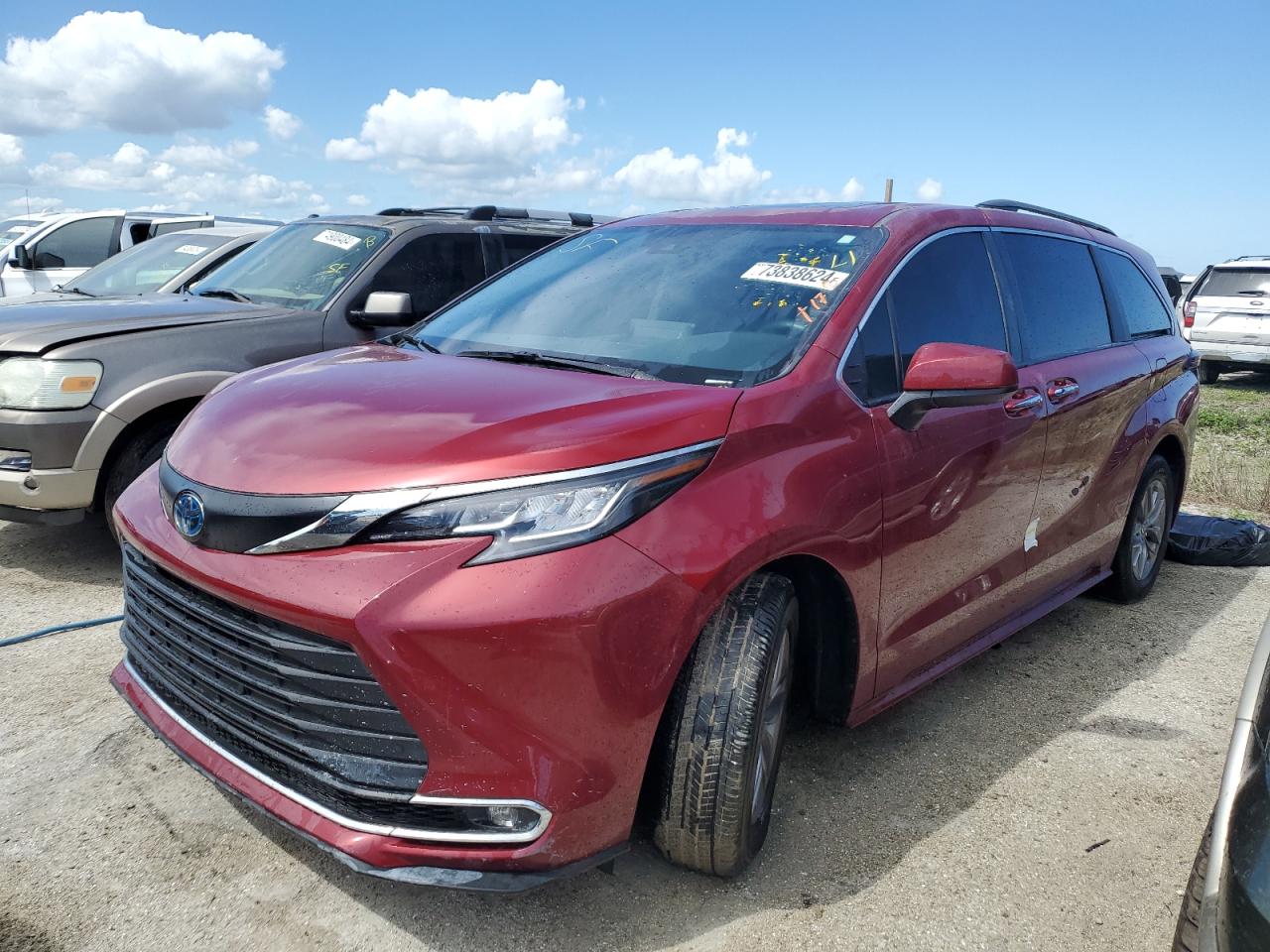 2022 Toyota Sienna - Image 1