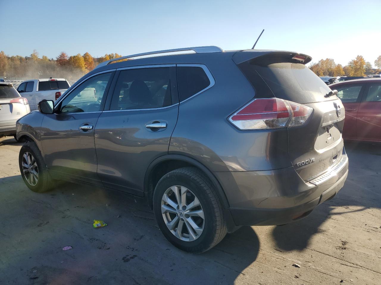 2015 Nissan Rogue - Image 2