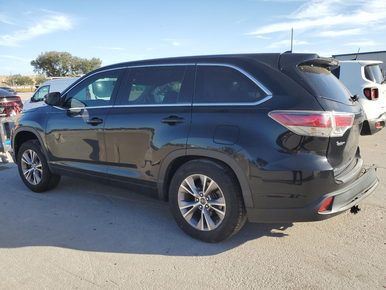 2016 Toyota Highlander - Image 2
