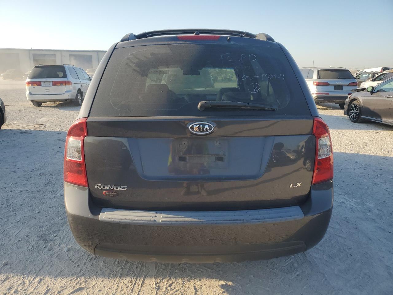 2008 Kia Rondo Base VIN: KNAFG525187201854 Lot: 74352904