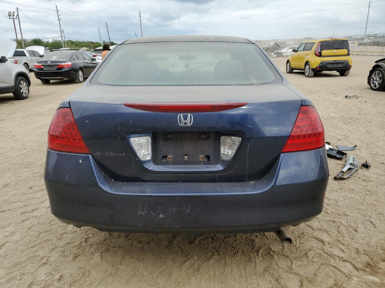 JHMCM56136C008288 2006 Honda Accord Value