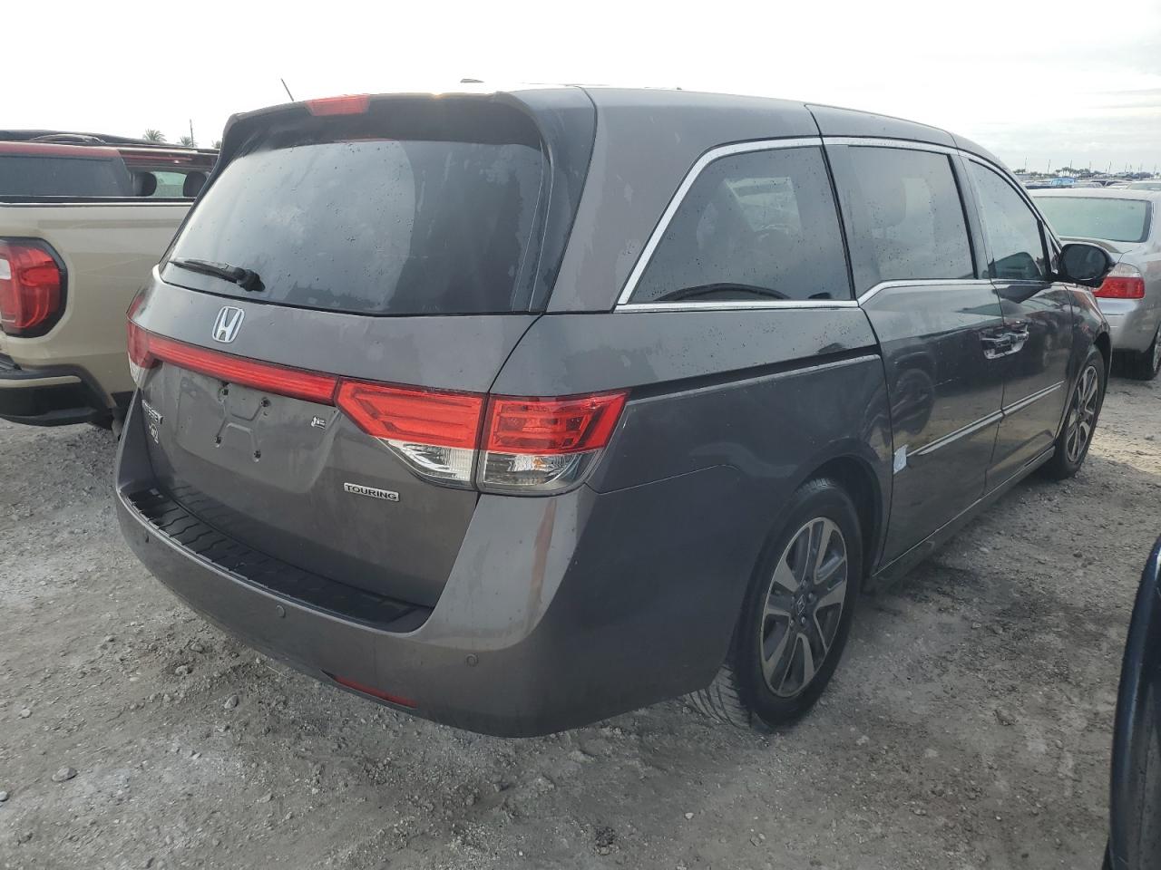2016 Honda Odyssey - Image 3
