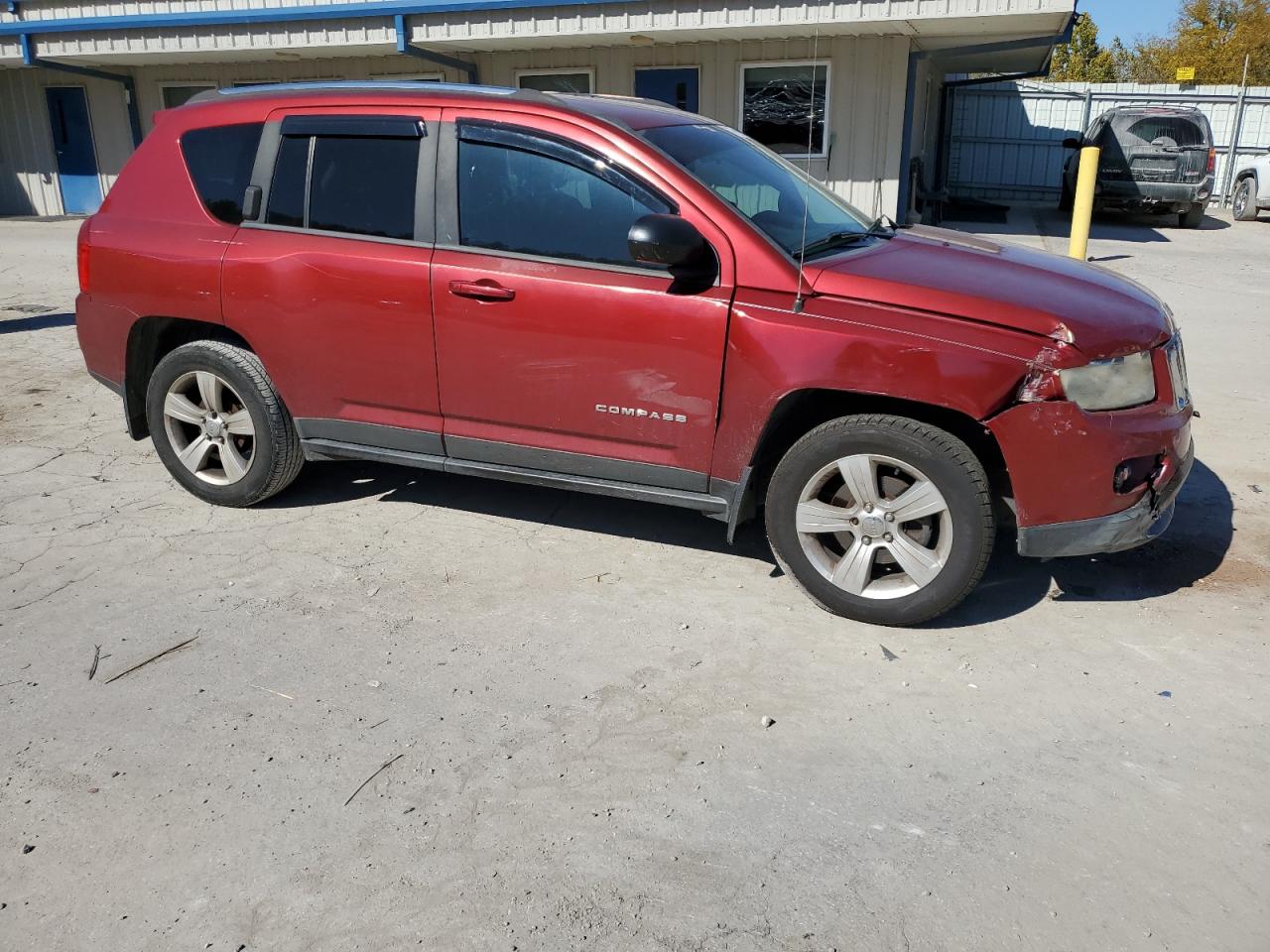 VIN 1C4NJCEB5DD165930 2013 JEEP COMPASS no.4