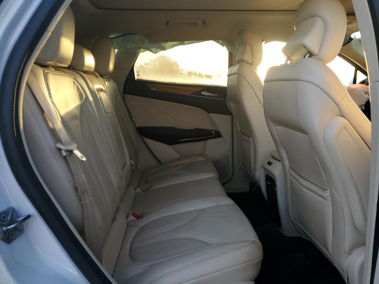 2015 Lincoln MKZ - Image 10
