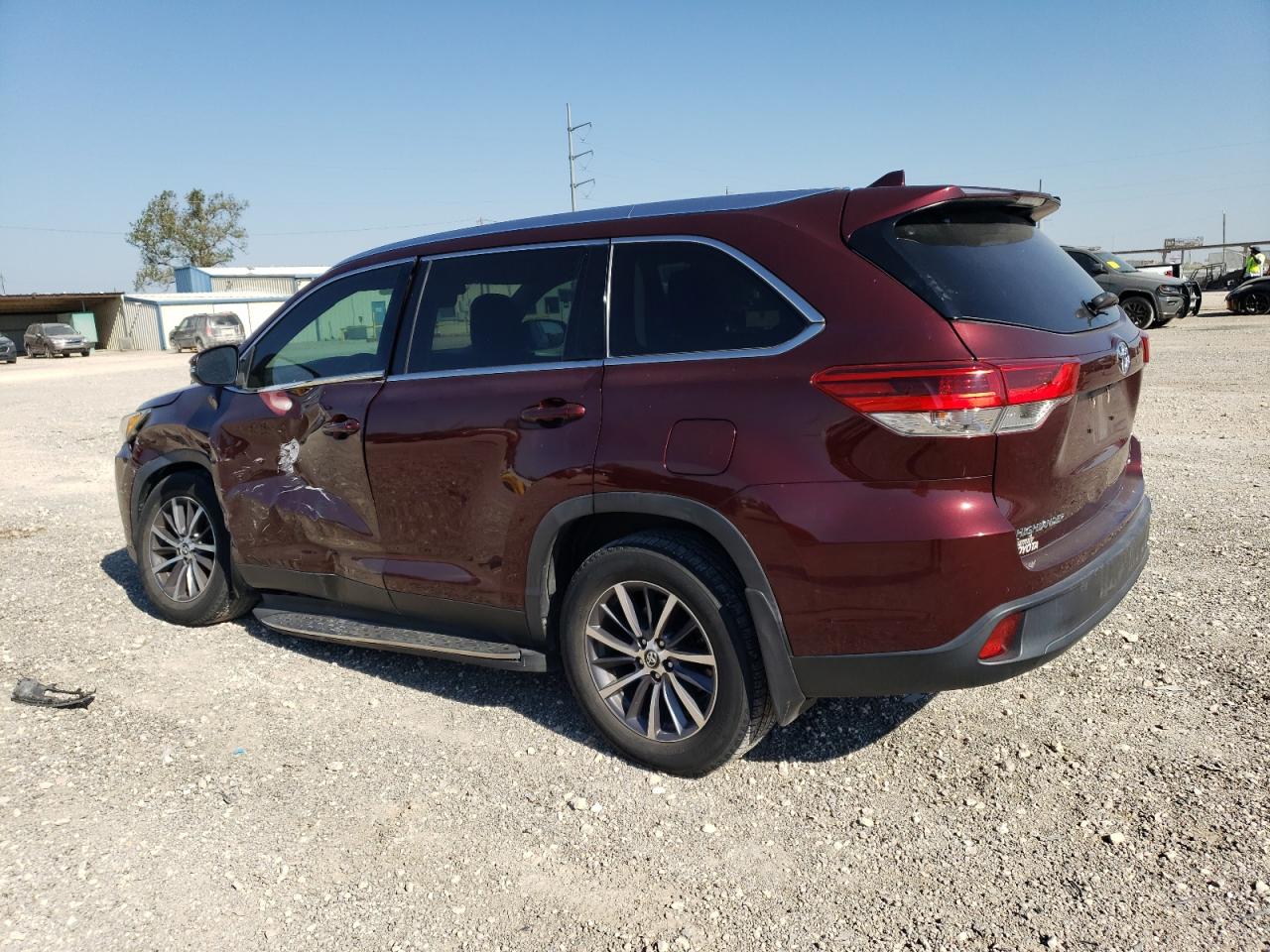 5TDKZRFH7KS341976 2019 TOYOTA HIGHLANDER - Image 2