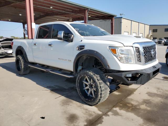 Pickups NISSAN TITAN 2016 Biały