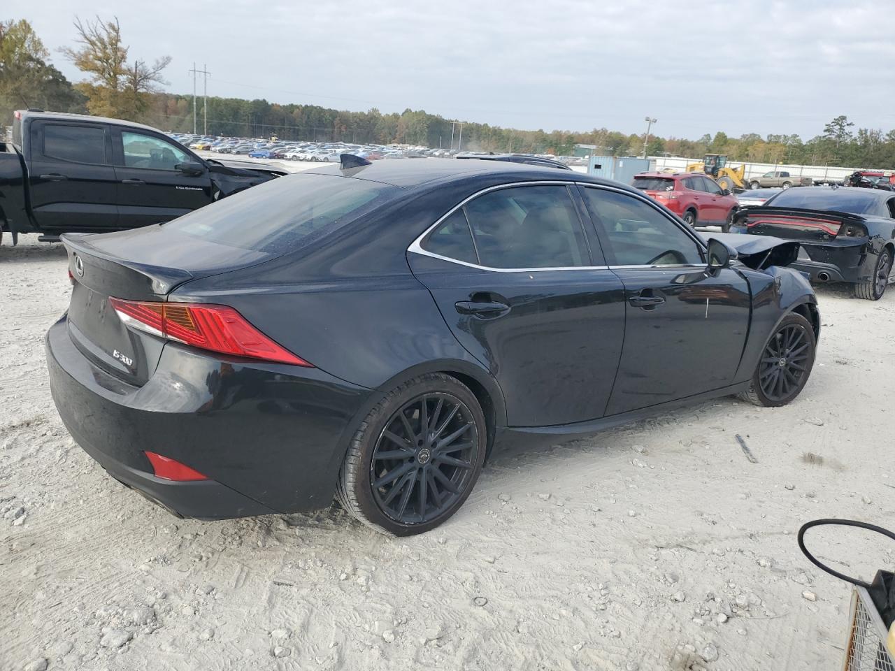 2018 Lexus IS - Image 3