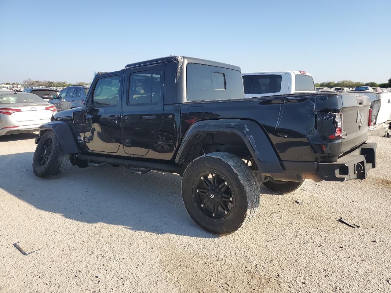 2020 Jeep Gladiator - Image 2