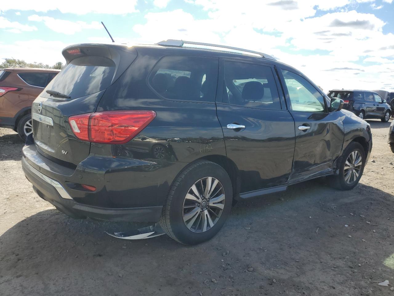 2018 Nissan Pathfinder - Image 3