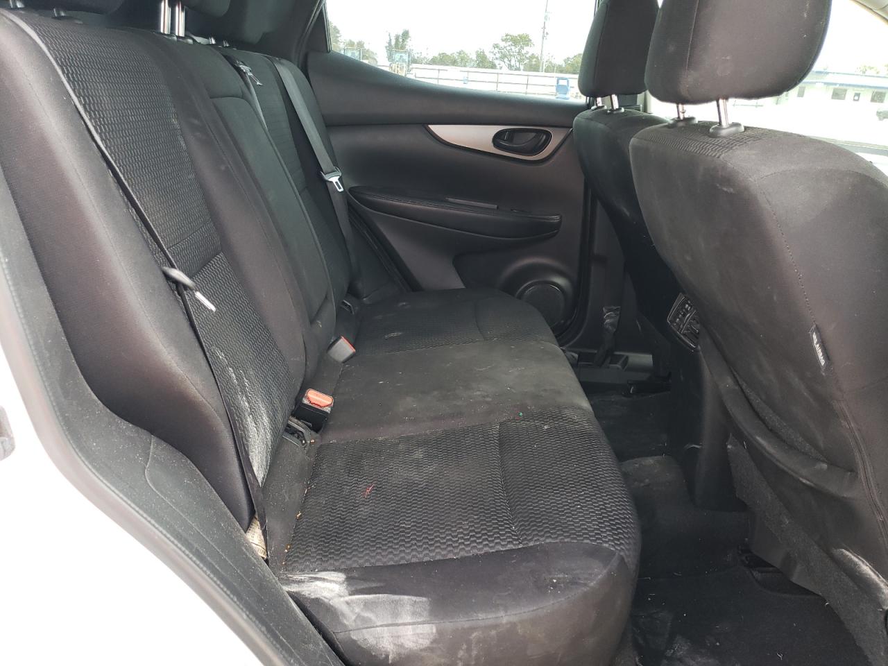2018 Nissan Rogue - Image 11