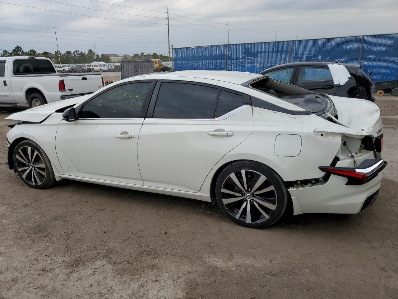 2020 Nissan Altima - Image 2