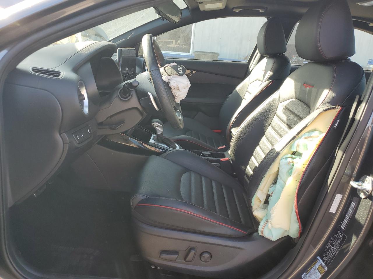 2022 Kia Forte - Image 7