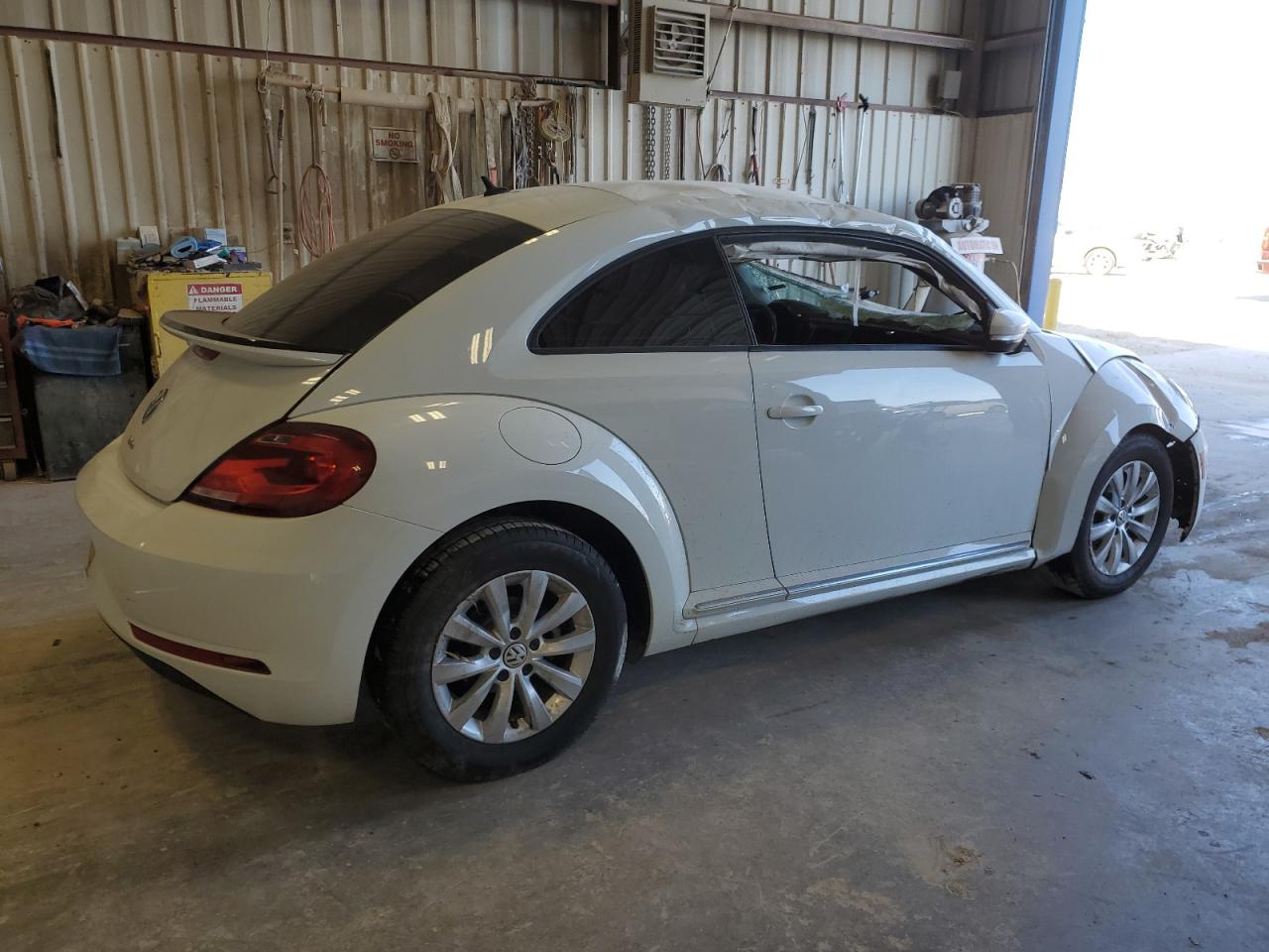 2019 Volkswagen Beetle - Image 3