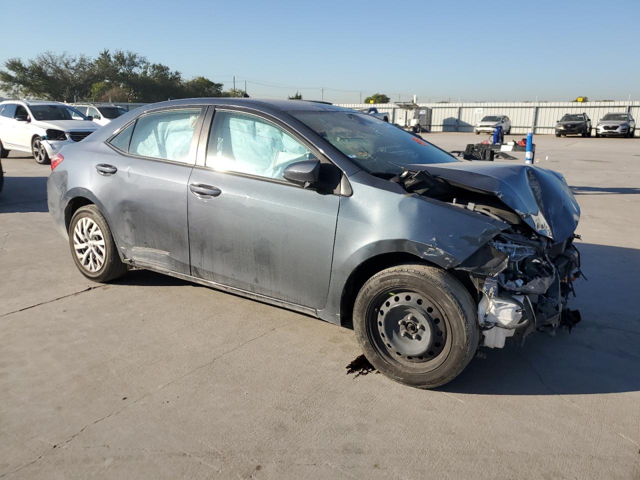 VIN 5YFBURHE0JP815758 2018 TOYOTA COROLLA no.4