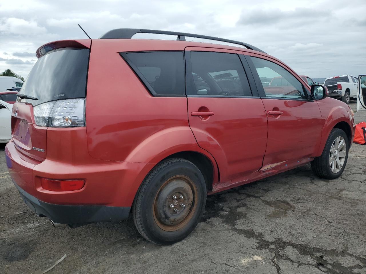 2010 Mitsubishi Outlander - Image 3