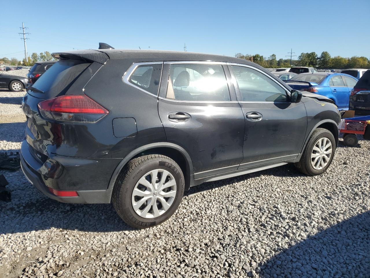 2017 Nissan Rogue - Image 3
