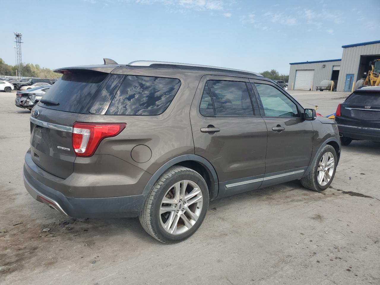 VIN 1FM5K7D81GGB09363 2016 FORD EXPLORER no.3