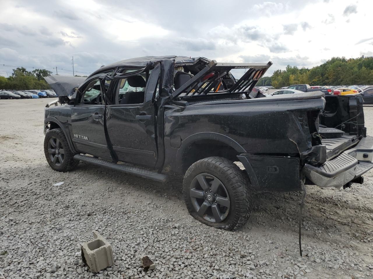 2015 Nissan Titan - Image 2